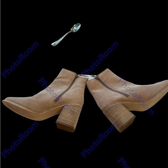 Andre Assous Naia Bootie Beige, size 8, NWOT - Picture 9 of 12